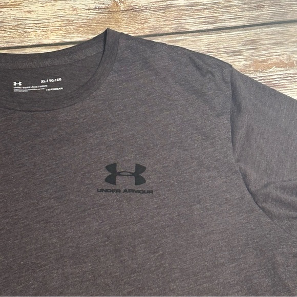 Under Armour HeatGear Shirt - Picture 2 of 4